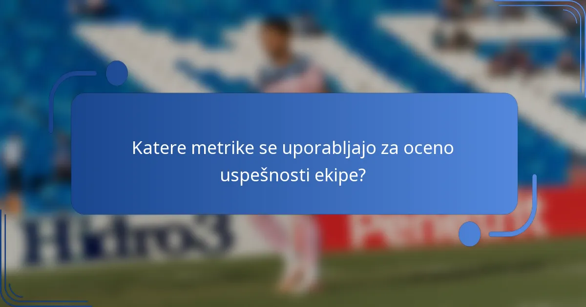 Katere metrike se uporabljajo za oceno uspešnosti ekipe?
